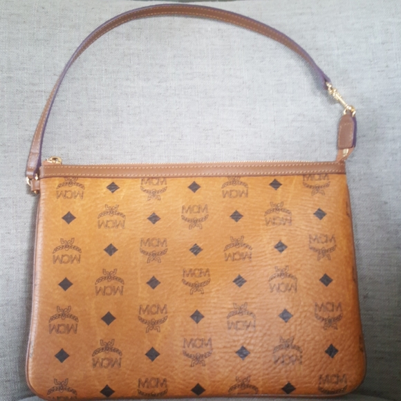 ♨️SOLD NO LONGER AVAILABLE ♨️MCM Wristlet - Picture 1 of 8